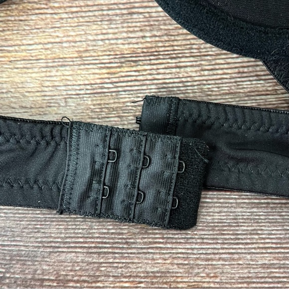 Two 36B Bra Set — Pink / Cheetah Trimmed & Black /Tan Izod - Picture 4 of 4